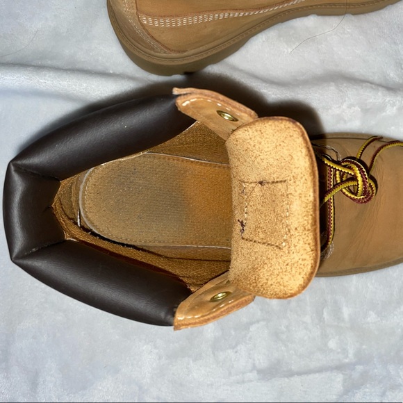 MINT CONDITION TIMBERLAND BOOTS - Picture 3 of 3